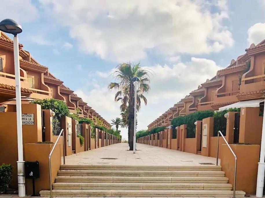 Chalet Adosado En La Playa De El Perellonet Con Piscina, Pista Tenis Valencia Eksteriør bilde