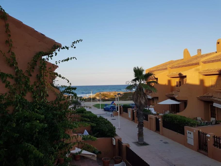 Chalet Adosado En La Playa De El Perellonet Con Piscina, Pista Tenis Valencia Eksteriør bilde