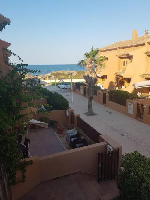 Chalet Adosado En La Playa De El Perellonet Con Piscina, Pista Tenis Valencia Eksteriør bilde