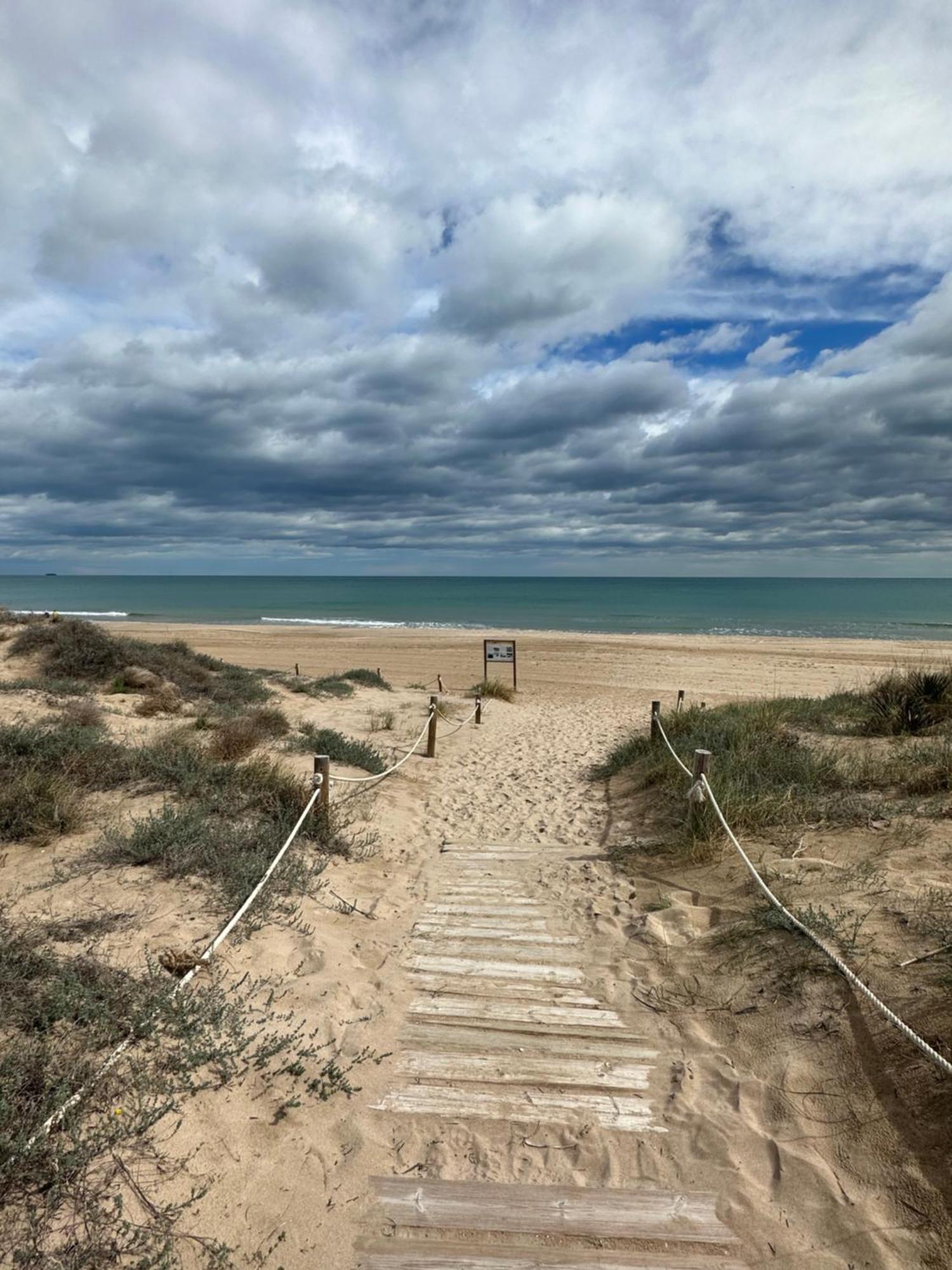 Chalet Adosado En La Playa De El Perellonet Con Piscina, Pista Tenis Valencia Eksteriør bilde