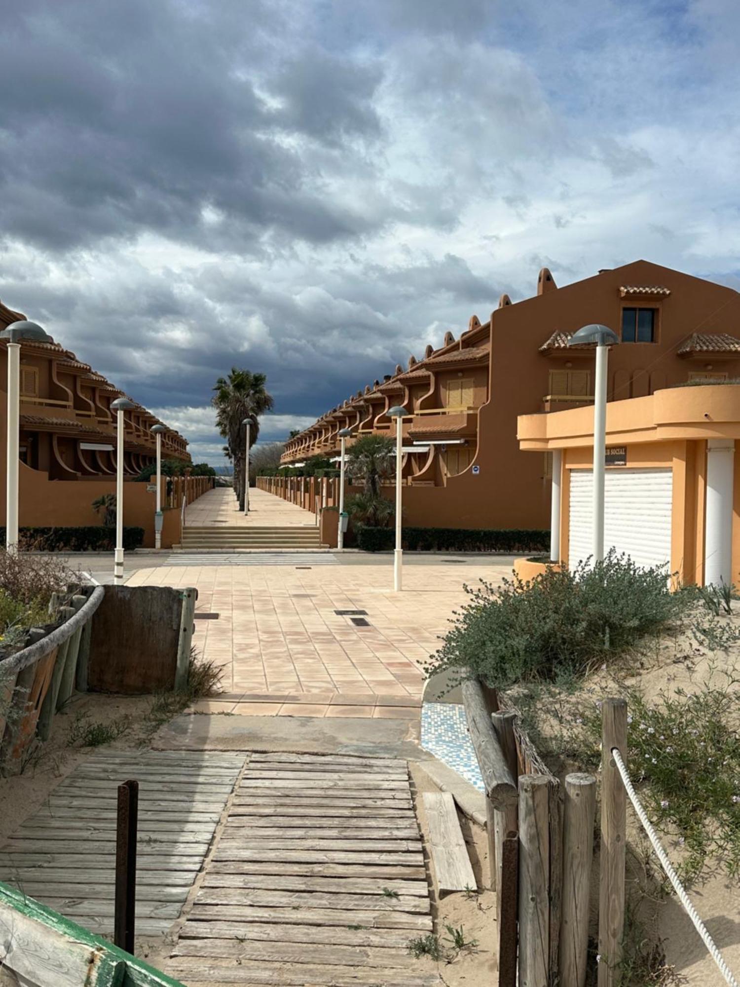 Chalet Adosado En La Playa De El Perellonet Con Piscina, Pista Tenis Valencia Eksteriør bilde